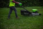 Самоходная газонокосилка Greenworks LM221SK8 82V 2519407UH (56 см)  бесщеточная аккумуляторная с 8 Ач аккумулятором и зарядным устройством
